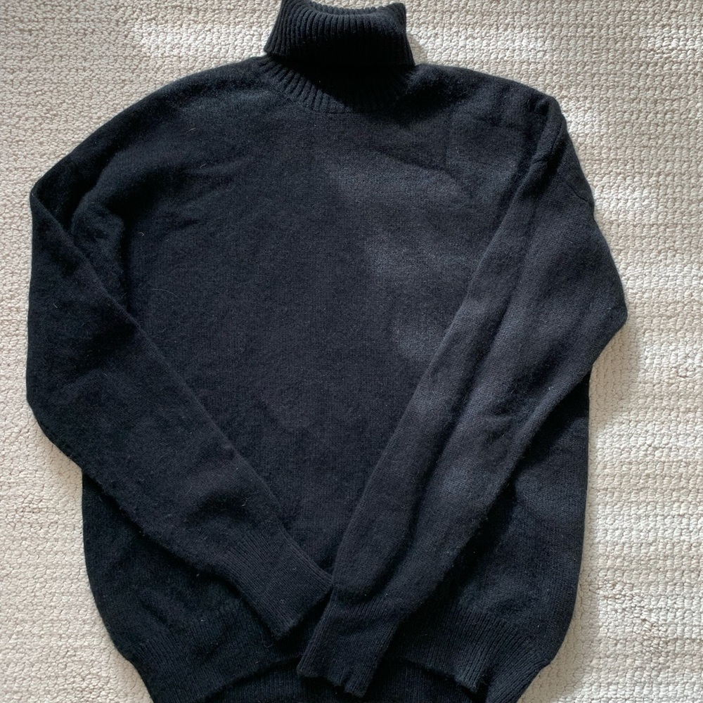 Black Cashmere Turtleneck Neck